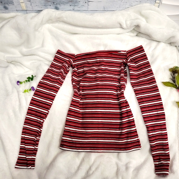 Hollister off-shoulder long sleeve - Picture 2 of 2